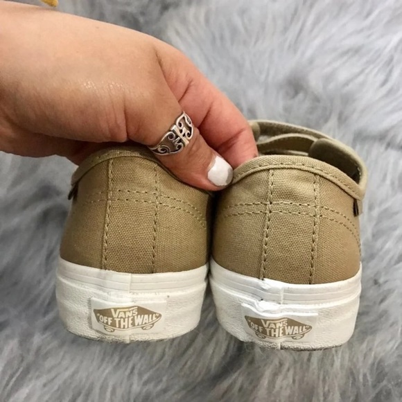 Vans - Picture 5 of 7